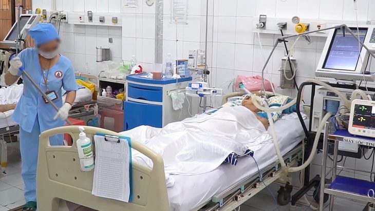 Đa phần các ca ngộ độc rượu được điều trị tại Bệnh viện Cà Mau đều phải lọc máu và nhiều ca sau khi phục hồi để lại di chứng nặng - Ảnh: THANH HUYỀN